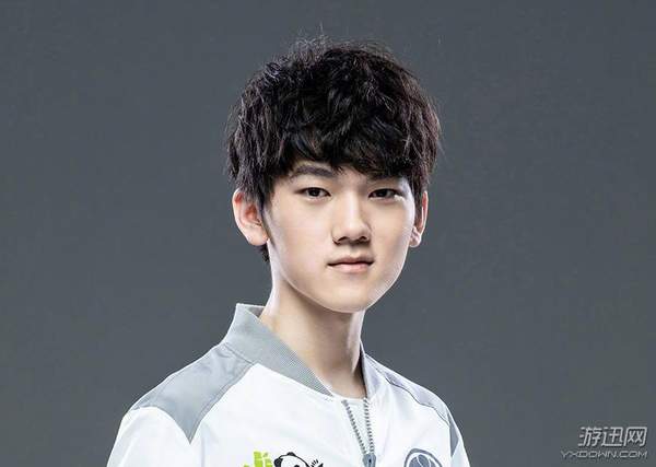 IG Jackeylove成年了!18岁生日许愿:光明正大去网吧