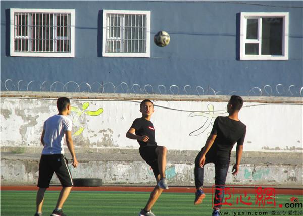 新疆裕民县创建足球特色学校 促学生全面发展