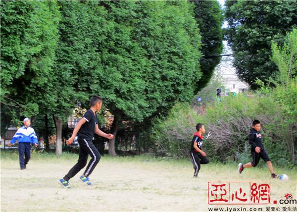 新疆裕民县创建足球特色学校 促学生全面发展