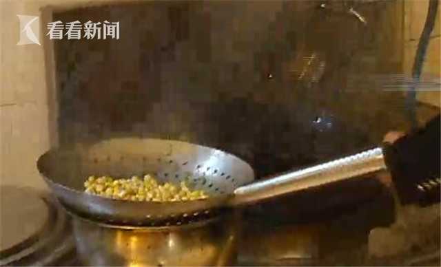 昔日“成都的哥车神”浪子回头做“食神” 拿起锅铲卖蹄花