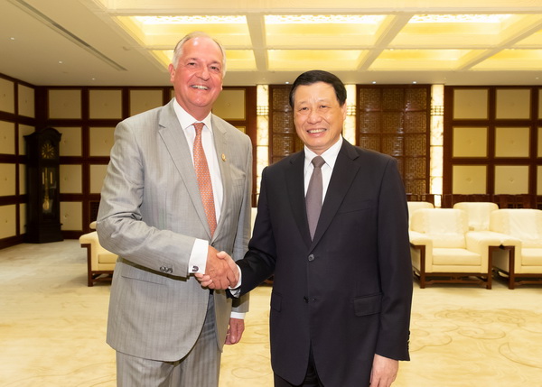 上海优合老总_上海中丹集团老总照片