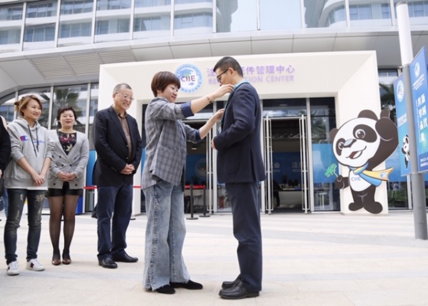 一鸣公司人口_人口普查
