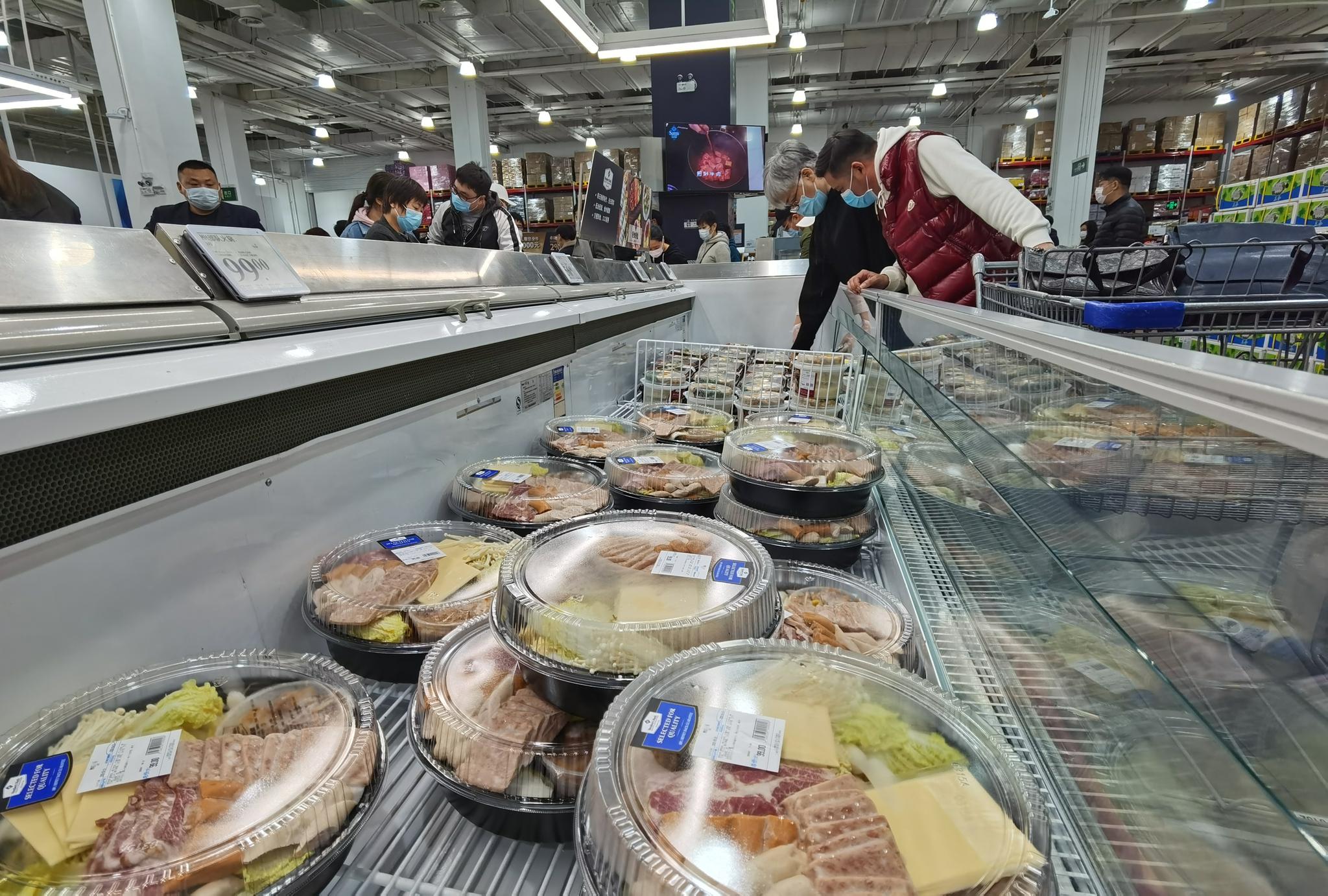 一处位于上海浦东的山姆会员商店门店里新增了众多半成品配菜供顾客