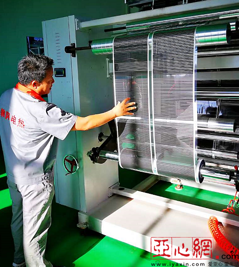 新疆第一条石墨烯材料低温电热膜生产线在霍尔