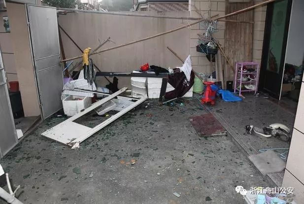 女子自杀点煤气爆燃 警员为保护群众全身6刘仁娜