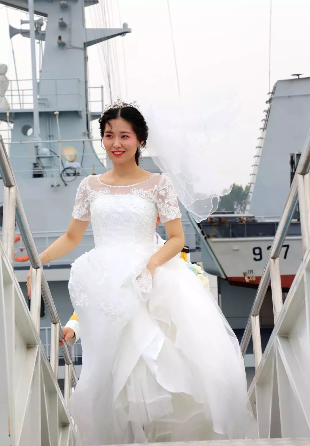海军婚纱照_海军军人婚纱照(2)