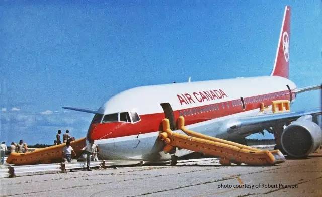 加拿大航空143号班机,越洋航空236号班机 35年前的今天,加拿大航空一架767在万米高空遭遇了所有飞行员的噩梦