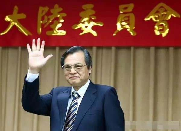 携秘密武器拜会韩国瑜 陆委会主委来者不善