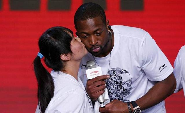 nba女观众主动亲吻,nba女观众主动亲吻视频