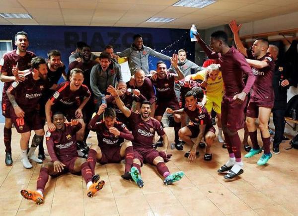 第八次双冠王!这是巴萨给伊涅斯塔最好的告别