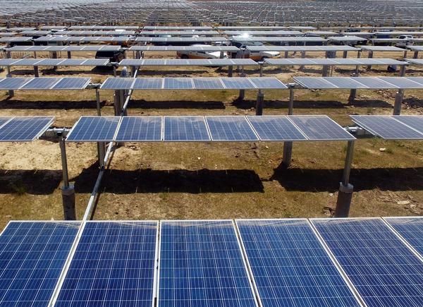 贫困人口跨越式发展的根本途径_跨越式跳高图片(2)