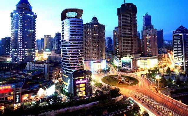 点击图片查看详情 贵阳市有多少人口_清明怕被堵在路上就快戳进来看看(2)
