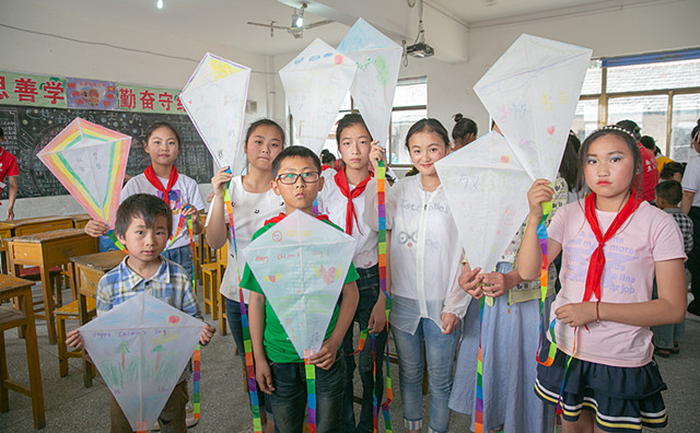 南京公益组织为涟水留守儿童过六-,一外国志