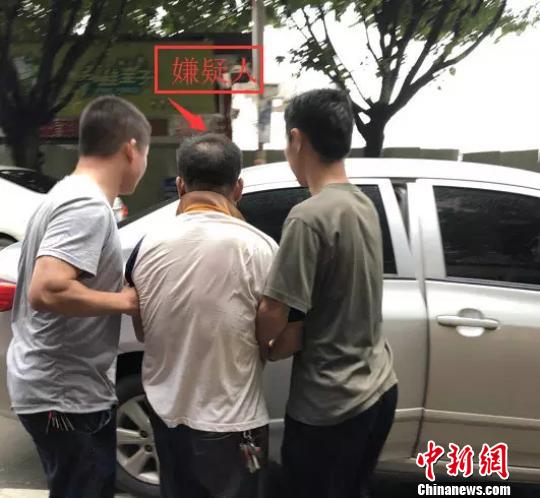 犯罪嫌疑人张某（54岁、于都县人）被当场抓获。（赣州警方图片）