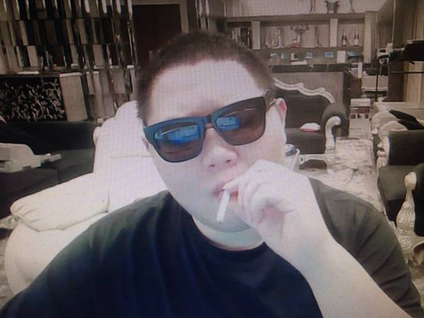 PDD错送1000套iG冠军皮肤 送完暗示校长报销却被无视