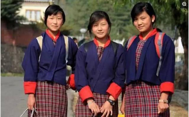 世界各国女生校服对比,欧美校服太成熟,中国学生很纯洁