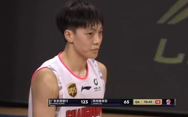 末节全华班练兵,连胡明轩都扣篮了,广东大胜江