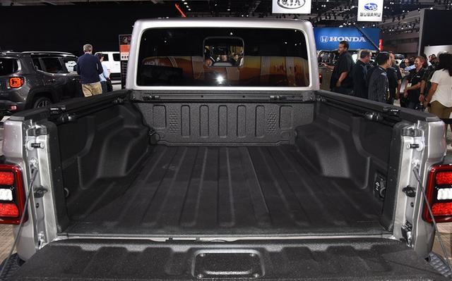 玩腻了猛禽就看看它!更帅更拉风的吉普皮卡,上街回头率爆表