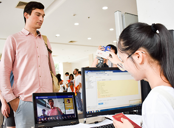 上海市新生人口_上海市人口密集分布图