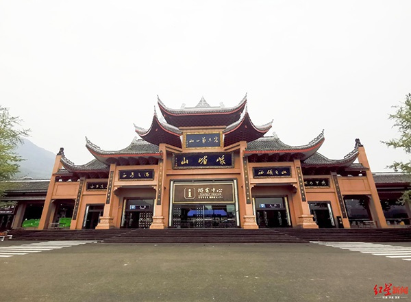 新万博直播|珍惜你身边爱清嗓子的人,他可能不知道自己得了“咽炎”