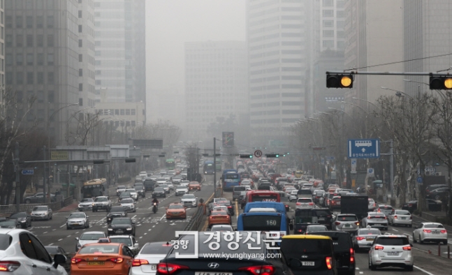 3月26日,韩国首尔的雾霾 图片来源:京乡新闻