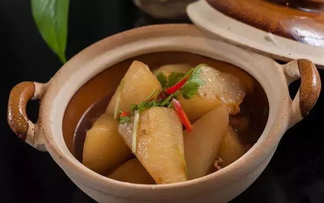 冬天常吃萝卜好处多，但不要与它共食， 有很多人还不清楚！