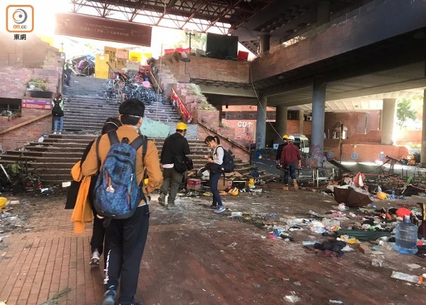 理工大学在暴徒占据后满目疮痍。(图源:东网)