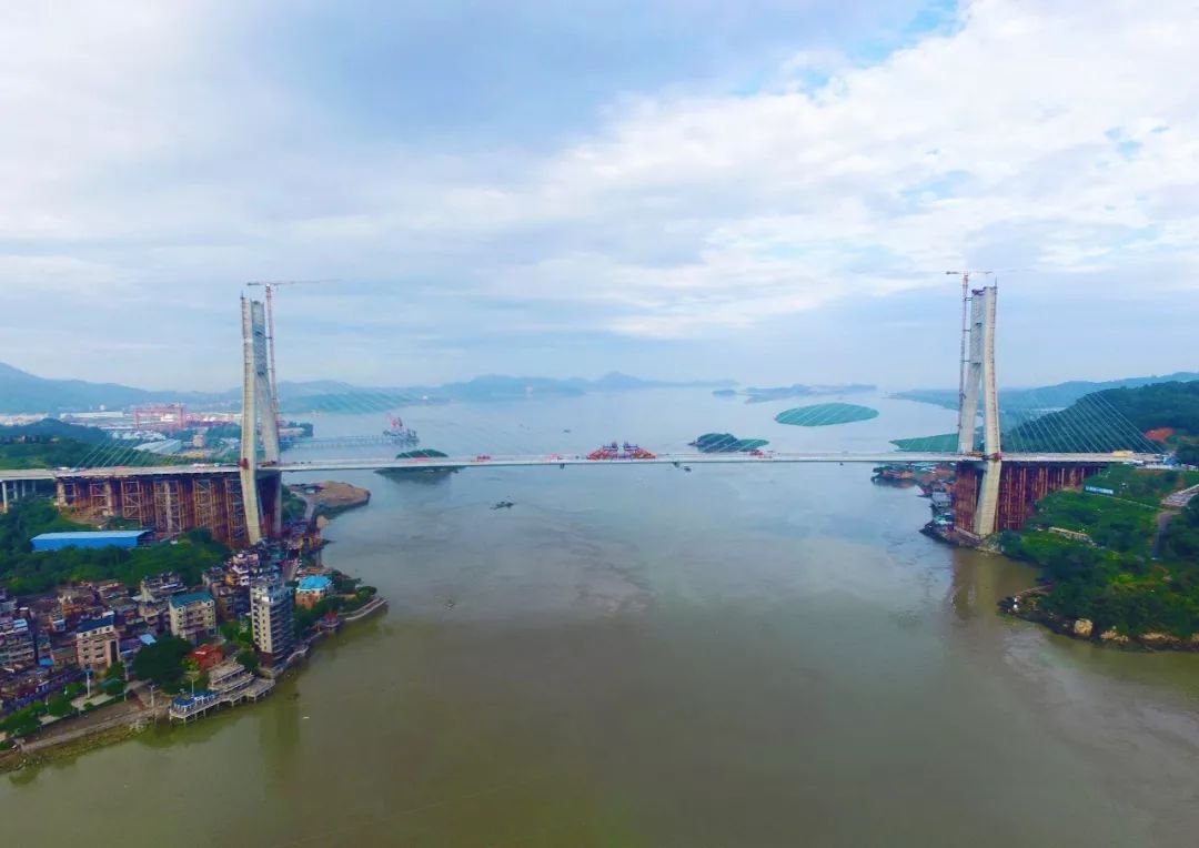 黔张常铁路下月铺轨:重庆到长沙只需3小时,比