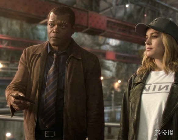 《惊奇队长》首映礼海量现场照 女神低胸装性感无比