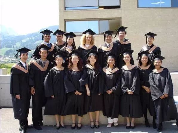 不想上班,没钱又不敢创业,只能混吃等死?不,你