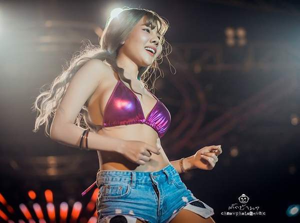 内衣dj美女抖奶_内衣美女(3)