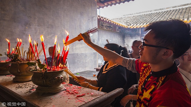 在祭祖仪式中慎终追远在团圆饭中感受年味