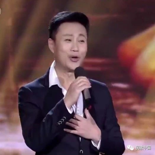 一首《疼爱妈妈》，向全天下最辛劳的职业——“母亲”致敬！|疼爱妈妈|耿为华|母亲_新浪新闻