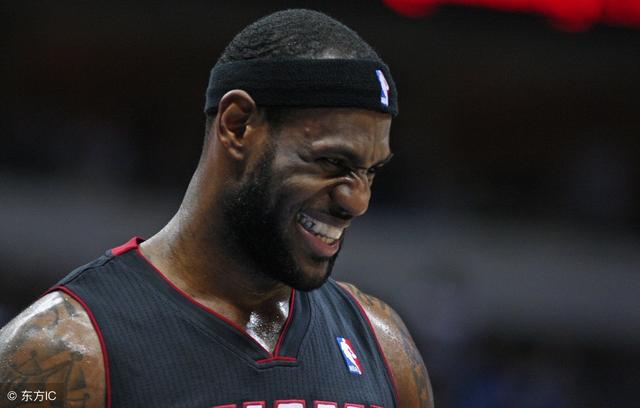 詹姆斯国家队训练 5xLu-hefphqk2262689.jpg