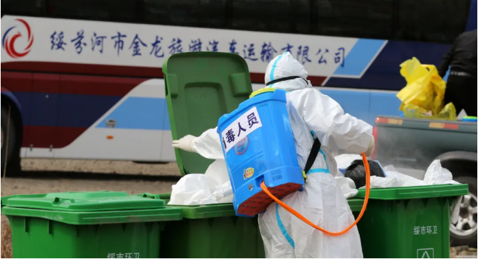 常住生齿仅7万的小城绥芬河成了抗“疫”火线。