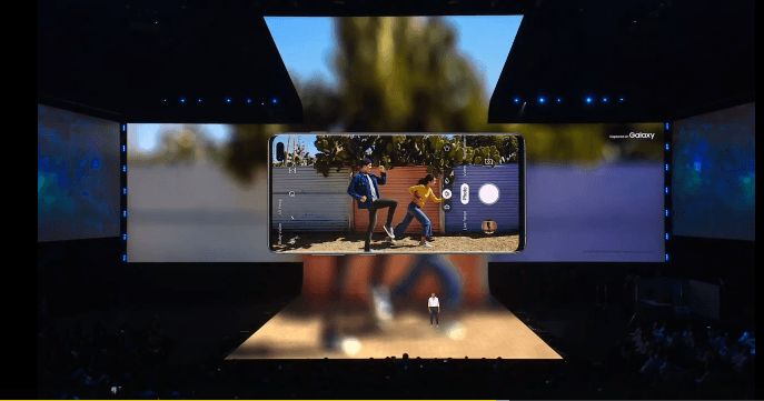 三星折叠手机发布,设计惊艳,价格贵哭