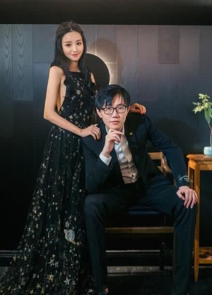 王思聪担任酒神婚礼伴郎，西装太帅让人惊叹