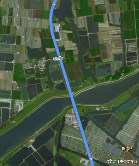 从药科大学到周岗这一路上基本上周围全是农田和河道,周边只有非常零散的村镇