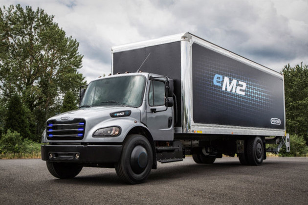 戴姆勒推出两款纯电卡车 发展电动商用车
