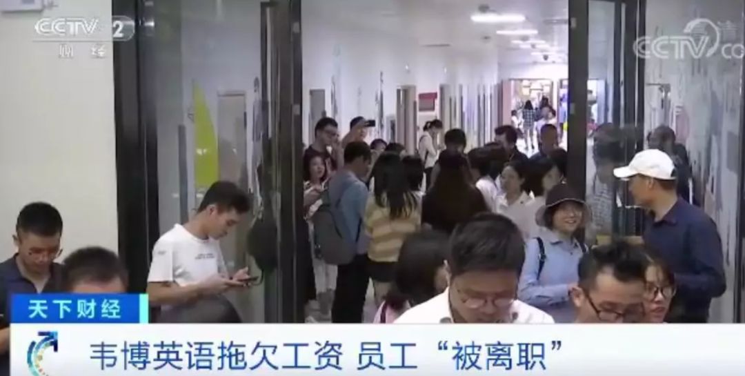 「9dc07」美强盗炸开ATM机,奈何保险箱质量过硬,没抢到一分钱落荒而逃
