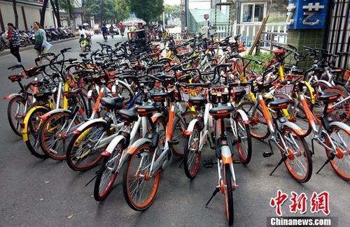资料图:江西南昌一共享单车停放点。 中新社记者 刘占昆