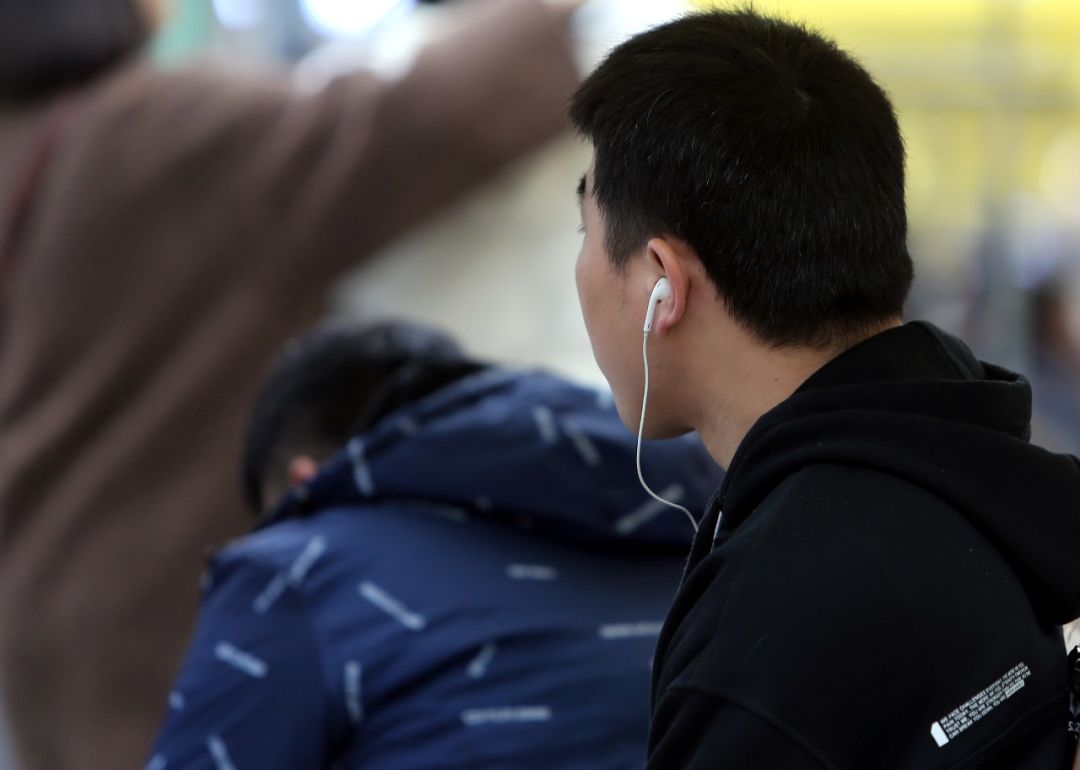 11亿人面临听力受损!继“脱发”后,一批年轻人已经开始“聋”了