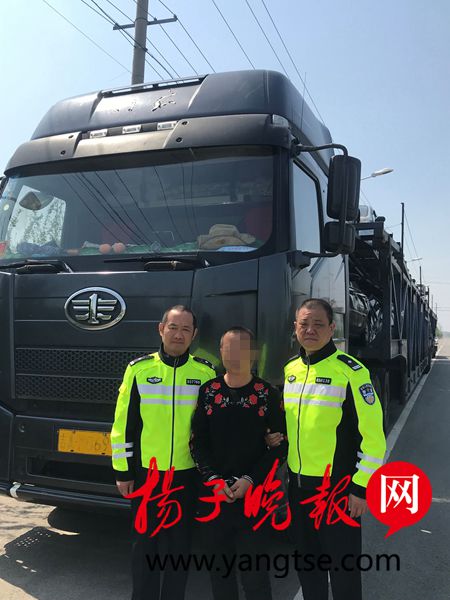 网购高仿驾照 交警一眼识破