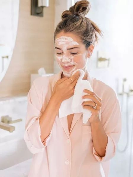 油皮选洁面,清洁力越强越好? 油皮选洁面,清洁力越强越好?