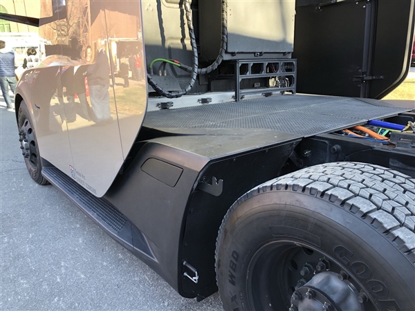 特斯拉Semi电动卡车高清近照首曝:帅过擎天柱