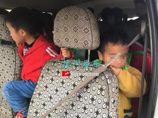 抚州查获一辆超载黑校车,涉事幼儿园非法办园