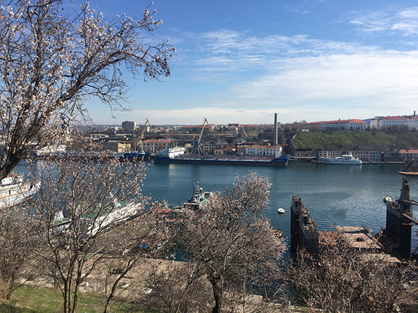 制裁封锁下的克里米亚:狂欢后的双重生活