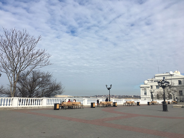 制裁封锁下的克里米亚:狂欢后的双重生活