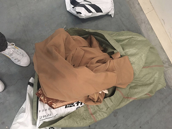 杨姓女士在光华路营业部找到的部分衣服
