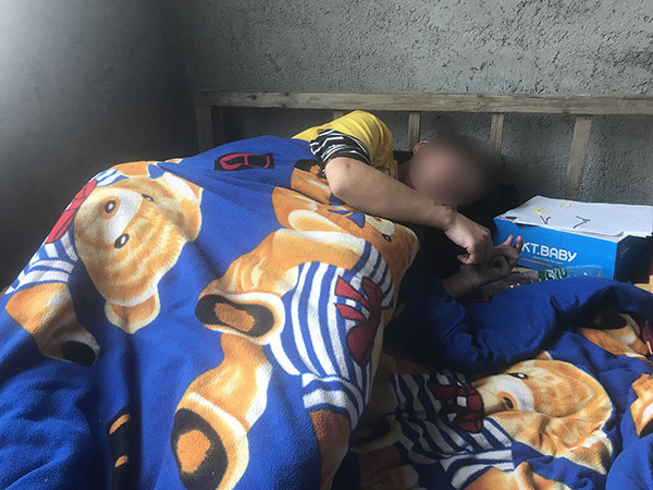 小康回家后每天躺在房间不愿出门。本文图片均来自 澎湃新闻记者 蒋格伟小康回家后每天躺在房间不愿出门。本文图片均来自 澎湃新闻记者 蒋格伟